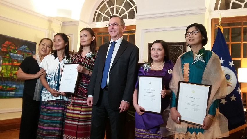 Photo of Karen Women’s Organization Receives Women of Change Awards from U.S. Embassy