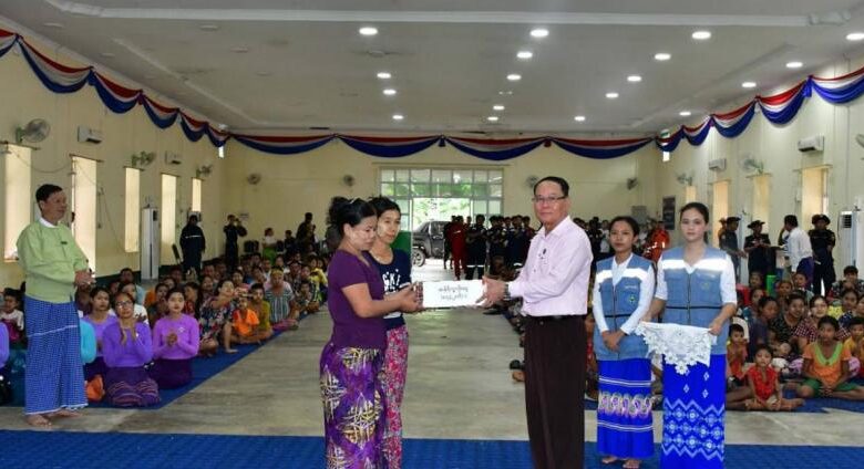 Photo of Hlaingbwe Township Administrator in Karen State steals aid given to flood victims