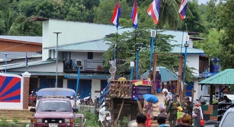 Photo of Fighting Forces Karen State Villagers Across Border