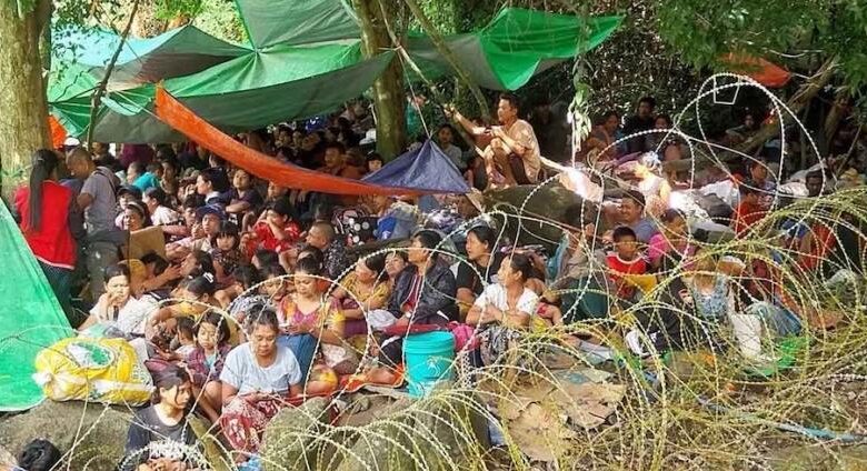 Photo of Residents flee to Thailand amid fighting in Mawdaung